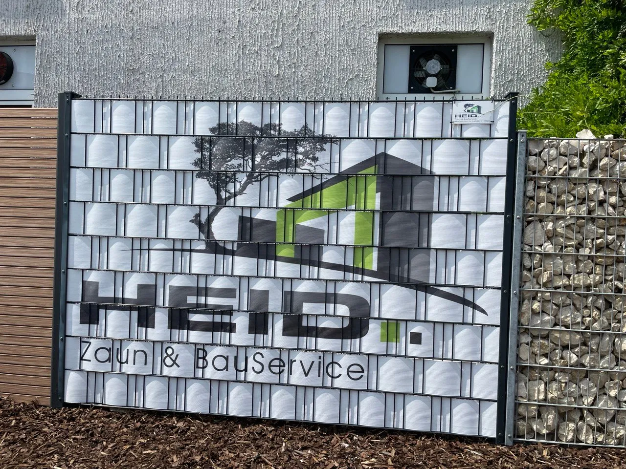 Doppelstabmatten-Zäune mit Sichtschutz: Projekt von HEID ZAUN, Foto 1