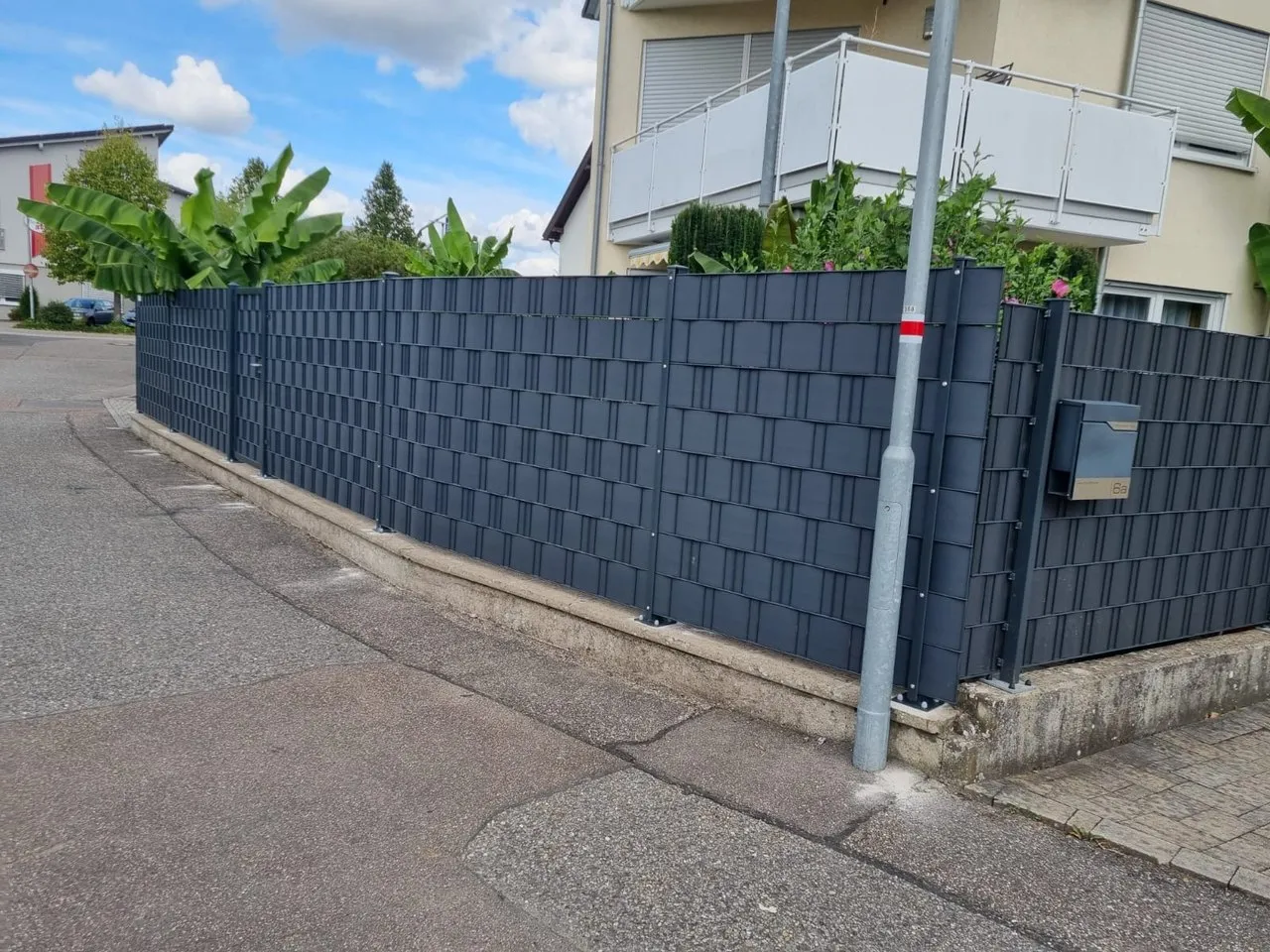 Doppelstabmatten-Zäune mit Sichtschutz: Projekt von HEID ZAUN, Foto 2