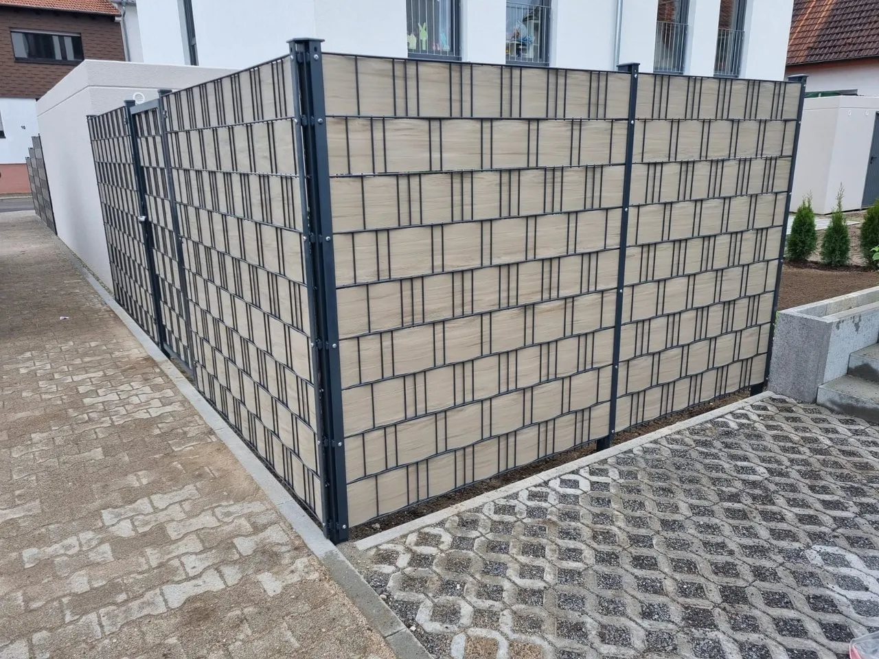 Doppelstabmatten-Zäune mit Sichtschutz: Projekt von HEID ZAUN, Foto 4